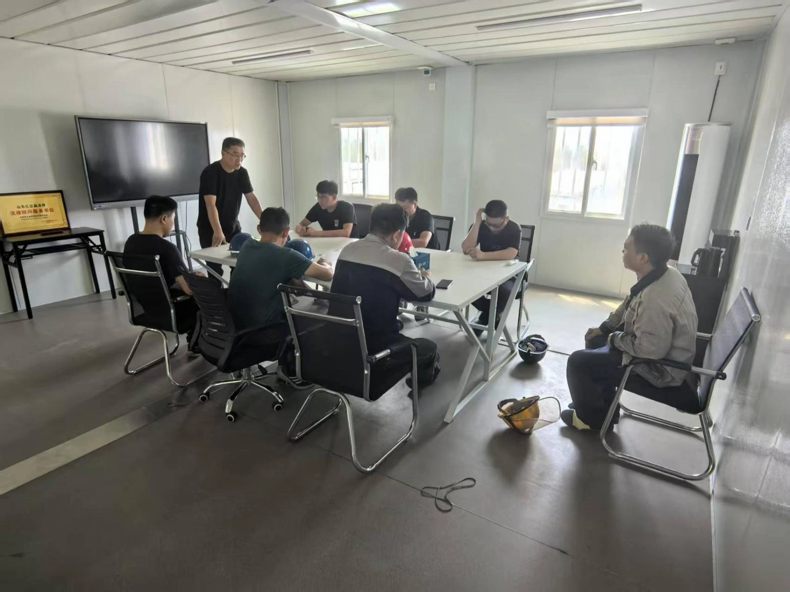 تعزيز أساس السلامة في مكان العمل مع التدريب المتخصص على السلامة لقادة الفريق