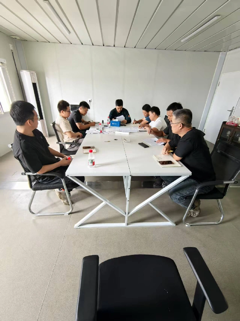 التوافق بدقة مع متطلبات أوامر حاوية الإسكان وتعزيز أسس الإنتاج من خلال اجتماعات تبادل الجودة